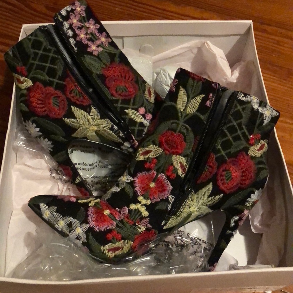 Just Fab Flower Ankle Boot
